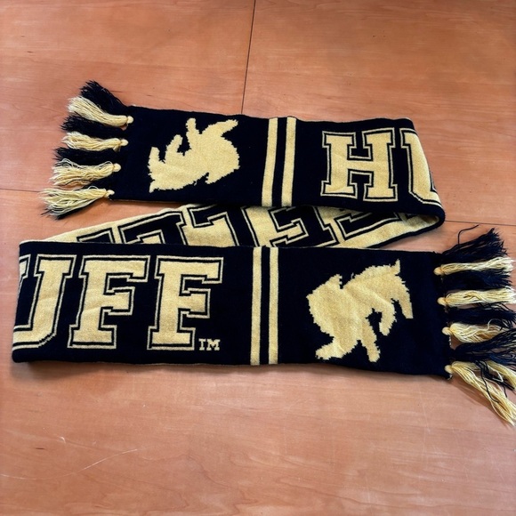 Harry Potter Huffle Pufffle Black Yellow Fringed Scarf - Picture 1 of 10